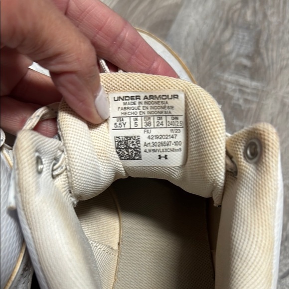 Under Armour Bryce Harper Boys UA White and Gold Cleats Size 5.5 - Picture 2 of 8